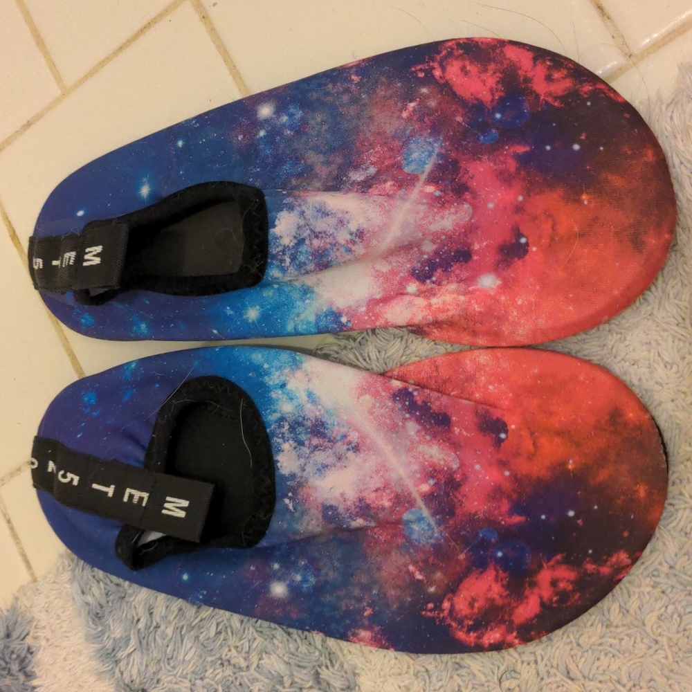 Like new water shoes
